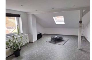 Wohnung mieten in Lönsstraße 11, 93128 Regenstauf, Helle 3-Zimmer-Dachgeschosswohnung mit Gartenanteil