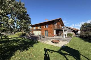 Haus kaufen in 83301 Traunreut, Wohnglück im Grünen: Holz, Weitblick und Lebensqualität im Chiemgau!