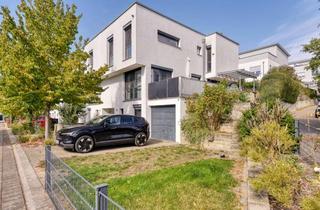 Haus mieten in Weinapfelweg 17, 70437 Zuffenhausen, +++ 1-F.-DHH, GA & Stpl. davor - Sauna - teilmöbliert - EBK - mind. 2 Jahre & max. bis Ende 2029 +++