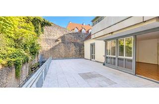 Wohnung kaufen in Zeller Straße, 97082 Würzburg, Bezugsfrei & barrierefrei! Ruhig wohnen in der City am Festungsberg mit großer Terrasse und TG-Platz