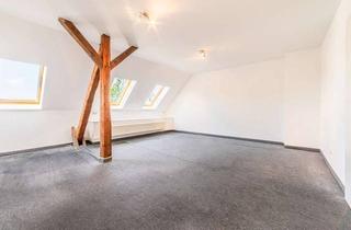 Wohnung kaufen in 24116 Schreventeich, 2-Zimmer-Dachgeschosswohnung mit Einbauküche - am Schrevenpark mit ausbaubarem Spitzboden