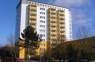 Wohnung mieten in Ostpreußenring 255, 23569 Kücknitz, Über den Dächern von Kücknitz - 3-Raum-Wohnung sucht neuen Bewohner!