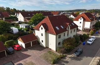 Wohnung kaufen in 08393 Meerane, Ca. 6,6 % RENDITE / Attraktive Kapitalanlage sichern: gepflegte 3-Zi.-Wohnung mit Südbalkon & Garage