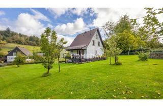 Einfamilienhaus kaufen in 51545 Waldbröl, Freistehendes Einfamilienhaus mit überdachter Veranda und großem Grundstück