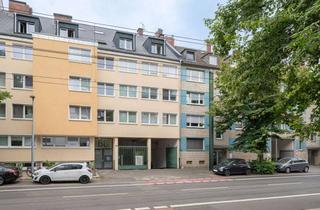 Wohnung kaufen in 40225 Düsseldorf, Düsseldorf-Bilk: Vermietete Dachgeschosswohnung mit Aufzug und Tiefgaragenstellplatz