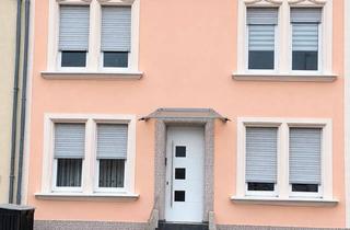 Haus kaufen in 66740 Saarlouis, Saarlouis - 2 Familienhaus Top Zustand