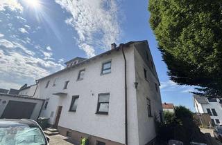 Wohnung kaufen in 93055 Schwabelweis, Charmante 2 Zi. Dachgeschosswohnung – modernisiert