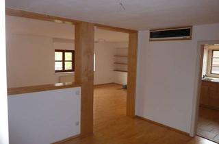 Wohnung mieten in Lederergasse, 93047 Innenstadt, Lebendig wohnen: 2-Zimmer-Dachgeschosswohnung in Regensburg