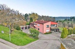 Mehrfamilienhaus kaufen in 75365 Calw, Freistehendes Mehrfamilienhaus mit Weitblick, großem Grundstück & vier Garagen