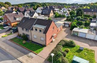 Doppelhaushälfte kaufen in 47475 Kamp-Lintfort, Doppelhaushälfte mit Doppelgarage in Kamp-LintfortGebäudeensemble mit Potential