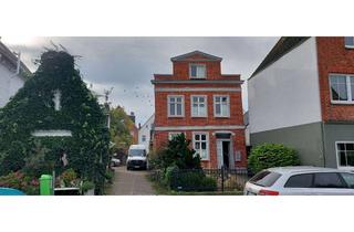 Mehrfamilienhaus kaufen in Kurgartenstraße 42, 23570 Travemünde, Travemünde-Nähe Trave/Hafen, Mehrfamilienhaus (Vorder+Hinterhaus) mit 4 WE zu verk.