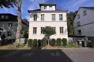 Villa kaufen in 33330 Gütersloh, Altbaucharakter trifft Großzügigkeit: Sanierte Stadtvilla zentral in Gütersloh zu verkaufen