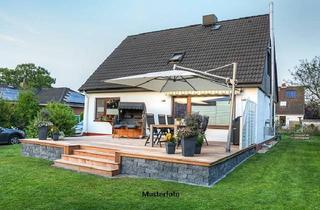 Einfamilienhaus kaufen in 41516 Grevenbroich, Freistehendes Einfamilienhaus mit Wohlfühlgarten und 2 Garagen