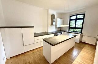 Wohnung kaufen in 40477 Düsseldorf, Exklusive 4-Zimmer-Altbauwohnung in Düsseldorf-Derendorf
