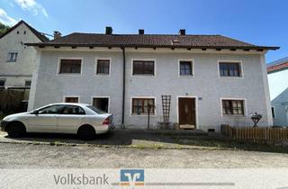 Haus kaufen in 85110 Kipfenberg, Zweifamilienhaus in Kipfenberg mit Entwicklungspotenzial