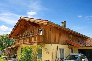 Wohnung kaufen in 83355 Grabenstätt, Traumhafte 4-Zimmer-Wohnung im Zweifamilienhaus Nähe Chiemsee – mit Bergblick und Sichtdachstuhl