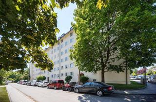 Wohnung kaufen in 81377 Sendling-Westpark, Bezugsfreie Altbauwohnung in denkmalgeschützter Wohnanlage