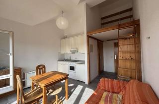 Wohnung kaufen in 71229 Leonberg, Charmante 1-Zimmer-Wohnung mit Dachterrasse, schönem Ausblick und Tiefgaragenstellplatz