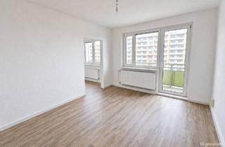 Wohnung mieten in Neustrelitzer Straße 3b, 17033 Stadtgebiet West, Einziehen & wohlfühlen: Renovierte 2,5-Zimmer-Wohnung mit Balkon und Fahrstuhl