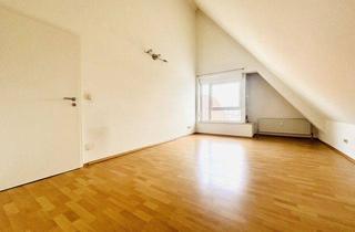 Wohnung kaufen in 71083 Herrenberg, Gepflegte 4-Zimmer-Maisonette-Eigentumswohnung mit Einbauküche und Tiefgaragenstellplatz