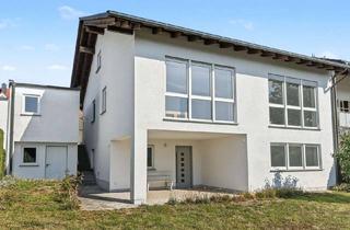 Doppelhaushälfte kaufen in 65719 Hofheim am Taunus, Stilvolle Doppelhaushälfte mit Einliegerwohnung und großzügigem Grundstück in Hofheim am Taunus