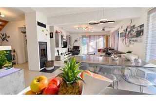 Haus kaufen in 86500 Kutzenhausen, Familientraum auf 715 m² Grundstück - KFW-55-Haus mit PV, Kamin & Garten mit Wellness & Grillbereich