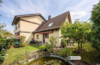 Doppelhaushälfte kaufen in 80937 München, Charmante Doppelhaushälfte mit Siedlungscharme, sonnigem Garten und Potenzial
