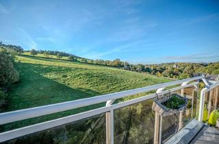 Wohnung kaufen in 52222 Stolberg, Gemütliche Dachgeschosswohnung mit Tiefgaragenplatz - Balkon und Blick ins Grüne