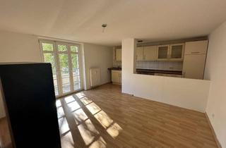 Wohnung mieten in Zschopauer Straße 241, 09126 Bernsdorf, Helle 2-Zimmer-Wohnung mit Balkon und Einbauküche im 1. Obergeschoss