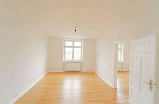 Wohnung mieten in Schwartauer Allee 121a, 23554 St. Lorenz Nord, Gemütliche 2-Zi.-Altbauwohnung, frisch renoviert, mit neuer EBK und Balkon