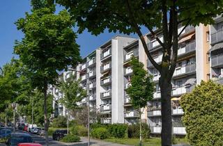 Wohnung mieten in Senftenberger Str. 32, 01239 Prohlis-Süd, Wir sanieren für Sie: 3-Zimmerwohnung mit Balkon und Aufzug!