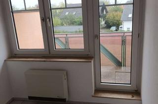 Wohnung mieten in Kapellenstraße 10/1, 78727 Oberndorf, Dachgeschoss-Wohnung mit drei Zimmern: Viel Raum zur Entfaltung in Oberndorf // 2 Balkone