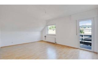 Anlageobjekt in 53721 Siegburg, Modernisierte 2-Zimmer-Dachgeschosswohnung mit Balkon und Stellplatz in Siegburg-Kaldauen