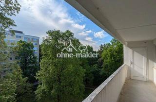 Wohnung kaufen in 81475 München, Provisionsfrei zum Renovieren: Geräumige 3-Zimmer Wohnung mit Loggia, 1 Gehminute von U-Bahn Station
