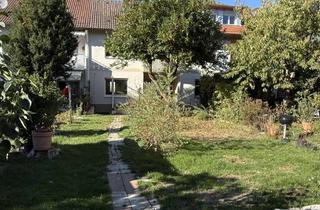 Haus kaufen in 79219 Staufen, Ruhige Lage - Reihenwohnhaus mit Garten und Garage