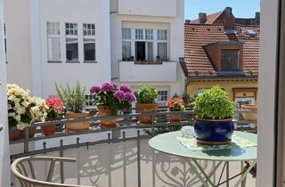 Wohnung kaufen in 12165 Steglitz, Sanierter und lichtdurchfluteter Altbau mit 2 Balkonen