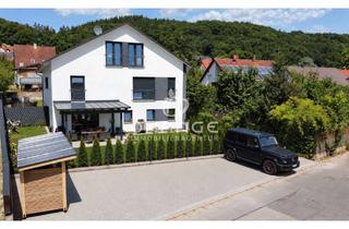 Doppelhaushälfte kaufen in 93105 Tegernheim, Stilvolle Doppelhaushälfte mit viel Platz und Blick ins Grüne KFW55