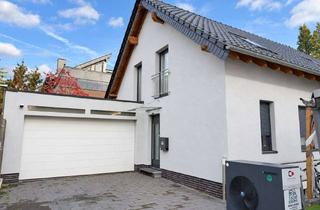 Einfamilienhaus kaufen in 51107 Rath/Heumar, Neuwertiges freistehendes Einfamilienhaus mit Wärmepumpe, Garten und Garage in Köln-Rath/Heumar