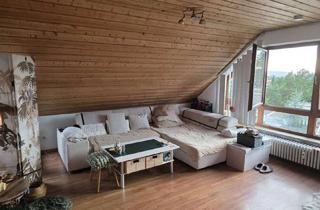 Wohnung mieten in 97076 Lengfeld, Sehr schöne, helle 4 Zi-DG Whg mit großer Loggia und Garage, in ruhiger Südlage von WÜ-Lengfeld