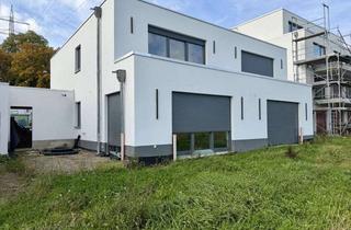 Doppelhaushälfte kaufen in 42859 Remscheid, Provisionsfrei: Neubau-Doppelhaushälfte mit Garage, Garten, Panorama-Balkon & Energieklasse A+