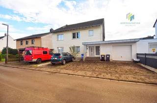 Wohnung kaufen in Entenfangstraße 34, 50389 Wesseling, Maisonette im Zweifamilienhaus mit Garten und Carport