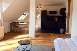 Wohnung kaufen in Altenbraker Straße, 12053 Neukölln, Stilvoll modernisiert: 2-Zimmer-Dachgeschosswohnung mit privater Dachterrasse in Berlin - bezugsfrei