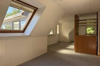 Wohnung mieten in 25746 Heide, 3-Zimmer-Dachgeschosswohnung mit überdachtem Balkon in Heide