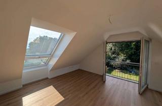 Wohnung mieten in 33647 Brackwede, Lichtdurchflutete, kernsanierte Dachgeschosswohnung mit Grünblick, Garten + Stellplatz in Bielefeld