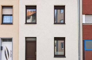 Reihenhaus kaufen in 52353 Düren, Renovierungsbedürftiges Reihenhaus mit Potenzial – Innenstadt- & bahnhofsnah!