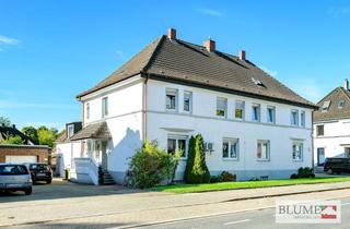 Haus kaufen in 44581 Castrop-Rauxel, Mehrgenerationenwohnen oder Vermietung: Vier Wohnungen, großes Grundstück und Swimmingpool!