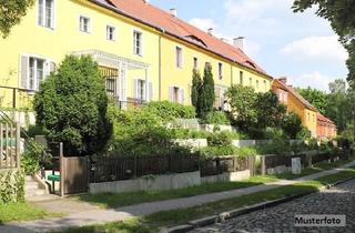Mehrfamilienhaus kaufen in 45138 Essen, Mehrfamilienhaus mit Gewerbeeinheit, Balkonen und 8 Garagen