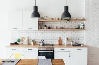 Haus kaufen in 32609 Hüllhorst, Eckgrundstück - Ein- bis Zweifamilienhaus, Wintergarten und 2 Garagen