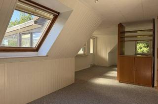 Wohnung mieten in 25746 Heide, 3-Zimmer-Dachgeschosswohnung mit überdachtem Balkon in Heide