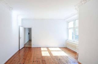 Wohnung kaufen in Lausitzer Straße 46, 10999 Kreuzberg, Zentral in Kreuzberg: Bezugsfreie 1-Zimmer-Altbauwohnung!